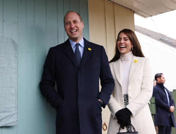 Le prince William, prince de Galles, et Catherine (Kate) Middleton, princesse de Galles, visitent le centre de désintoxication Brynawel à Llanharan, pour en savoir plus sur le travail qu'ils font pour soutenir ceux qui luttent contre les effets de la toxicomanie et de l'alcoolisme. Le 28 février 2023. 
