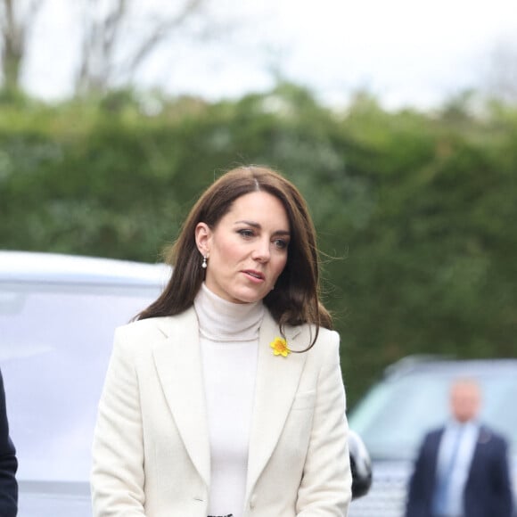 Le prince William, prince de Galles, et Catherine (Kate) Middleton, princesse de Galles, visitent le centre de désintoxication Brynawel à Llanharan, pour en savoir plus sur le travail qu'ils font pour soutenir ceux qui luttent contre les effets de la toxicomanie et de l'alcoolisme. Le 28 février 2023. 