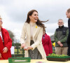 Elle a également fait du jardinage. 
Le prince William, prince de Galles, et Catherine (Kate) Middleton, princesse de Galles, visitent le centre de désintoxication Brynawel à Llanharan, pour en savoir plus sur le travail qu'ils font pour soutenir ceux qui luttent contre les effets de la toxicomanie et de l'alcoolisme. Le 28 février 2023. 
