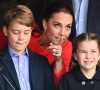 Il a notamment l'occasion de manipuler le ballon ovale au sein de son école, avec ses camarades de classe.
Catherine (Kate) Middleton, duchesse de Cambridge, accompagnés de leurs enfants, le prince George de Cambridge et la princesse Charlotte de Cambridge en visite au château de Cardiff, Royaume Uni, le 4 juin 2022, à l'occasion du jubilé de platine de la reine d'Angleterre. 