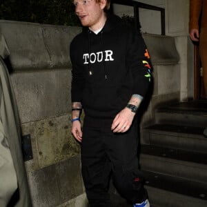 Ed Sheeran quitte un restaurant à 4 heures du matin à Manchester le 12 juin 2022. 