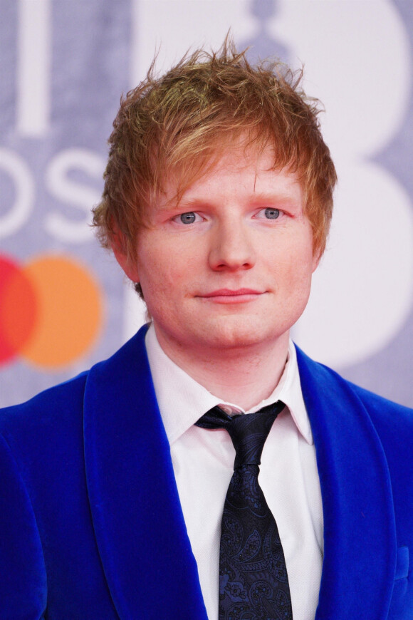Ces aléas de la vie ont complètement fait changer la vision de la vie d'Ed Sheeran. Il le confie lui-même. S'il avait passé 10 ans à préparer "Subtract", tout a été chamboulé par ce début d'année très mouvementé.
Ed Sheeran - Les personnalités assistent aux Brit Awards à l'O2 Arena à Londres, le 8 février 2022. 