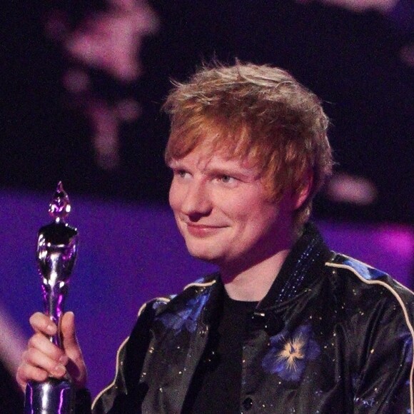 Dans un texte très intime, il a révélé avoir traversé de nombreuses épreuves au début de l'année 2022, essence même de son opus à venir.
Ed Sheeran - Les personnalités assistent aux Brit Awards à l'O2 Arena à Londres, le 8 février 2022.
