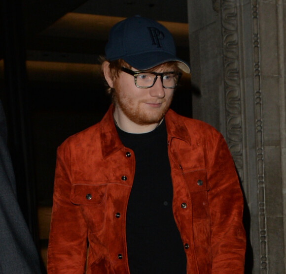 Ce qui fera d'ailleurs de ce nouvel album l'oeuvre la plus personnelle qu'Ed Sheeran ait sortie jusqu'alors.
Ed Sheeran et sa fiancée Cherry Seaborn vont dîner dans le restaurant indien Gymkhana après les 38ème Brit Awards à Londres, Royaume Uni, le 21 février 2018.