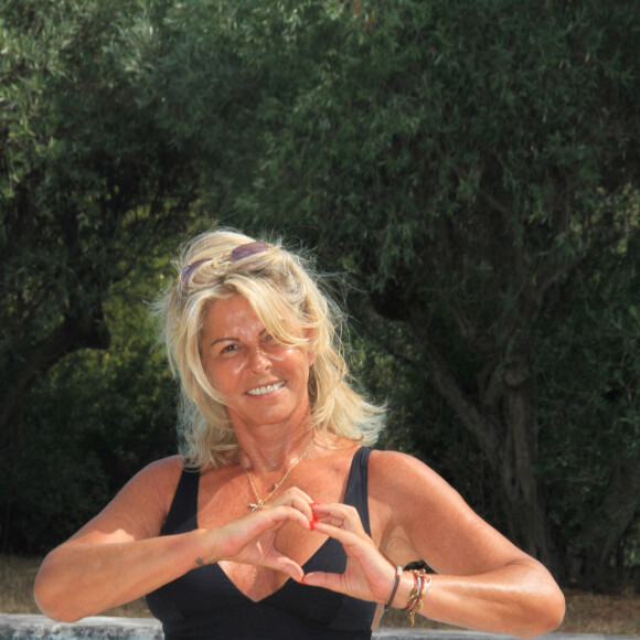 Exclusif - Rendez-vous avec Caroline Margeridon dans sa villa sur les hauteurs de Saint-Tropez. Le 24 juillet 2021 © Baldini / Bestimage