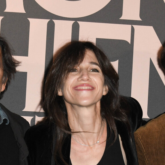 Ben Attal avec ses parents Yvan Attal et Charlotte Gainsbourg - Avant-première du film "Mon chien stupide" au cinéma UGC Normandie à Paris, le 22 octobre 2019. © Coadic Guirec/Bestimage  People attend the "Mon Chien Stupide" premiere held at the UGC Normandie cinema on October 22nd, 2019 in Paris, France. 