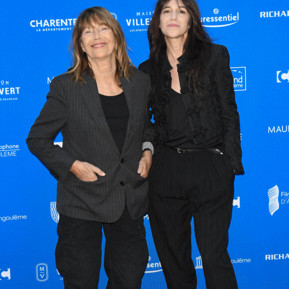 Jane Birkin et sa fille Charlotte Gainsbourg - Photocall du film "Jane par Charlotte" lors du 14ème Festival du Film Francophone d'Angoulême. Le 27 août 2021 © Coadic Guirec / Bestimage