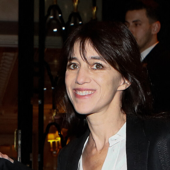 Charlotte Gainsbourg - Arrivées à la 10ème édition du "Global Gift Gala 2022" au Four Seasons Hotel George V à Paris le 19 novembre 2022. © Christophe Clovis / Bestimage 