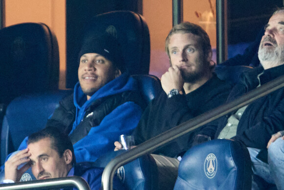 Ciryl Gane et Ragnar le Breton - People au match retour de Ligue Des Champions 2022 (LDC) entre le PSG et Benfica (1-1) au Parc des Princes à Paris le 11 octobre 2022. © Cyril Moreau/Bestimage