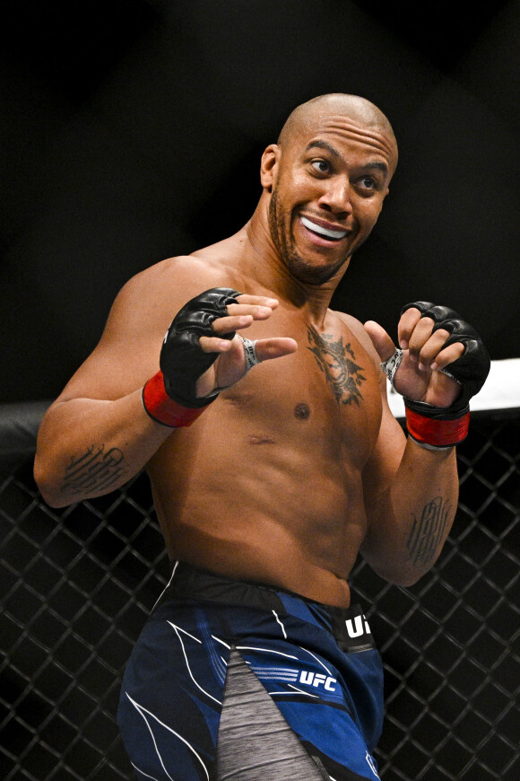 Le français Ciryl Gane remporte par KO le choc face à l'australien Tai Tuivasa lors de l'événement MMA, Ultimate Fighting Championship organisé par l’UFC Paris à l’Accor Arena de Paris, France, le 3 septembre 2022. © Jean-Baptiste Autissier/Panoramic/Bestimage