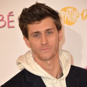 Un rôle qui le ramène à un brin de normalité, lui qui n'a pas connu une scolarité classique.
Jean-Baptiste Maunier à l'avant-première du film "Mon Bébé" au cinéma Gaumont Opéra à Paris, le 11 mars 2019. © Veeren/Bestimage 