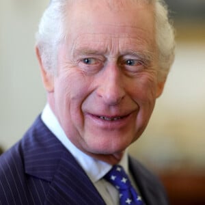 Le roi Charles III d'Angleterre et Camilla Parker Bowles, reine consort d'Angleterre, organisent une réception pour célébrer le deuxième anniversaire de "The Reading Room"à Clarence House à Londres, le 23 février 2023. La reine consort reçoit les les auteurs, les membres du milieu littéraire et les représentants d'organismes d'alphabétisation.