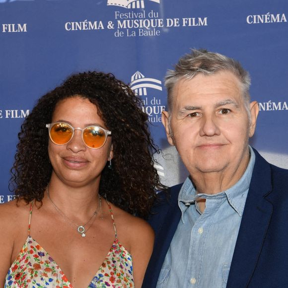 Très populaire sur Twitter, le compagnon de Mélissa Acosta a fait une annonce bien triste à sa communauté ce dimanche 5 mars
Pierre Ménès et sa femme Mélissa - Photocall de la cérémonie de clôture du 8ème Festival du Cinéma et Musique de Film de La Baule le 3 juillet 2022. © Rachid Bellak/bestimage