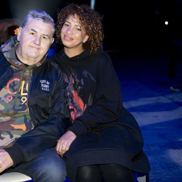 Pierre Ménès et sa femme Mélissa Acosta - People lors de la soirée de boxe à Paris La Défense Arena le 25 septembre 2020. © JB Autissier / Panoramic / Bestimage