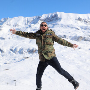 Michaël Youn - Photocall de l'équipe du film "BDE" dans le cadre du 26ème Festival de l'Alpe d'Huez le 21 janvier 2023. © Dominique Jacovides/Bestimage