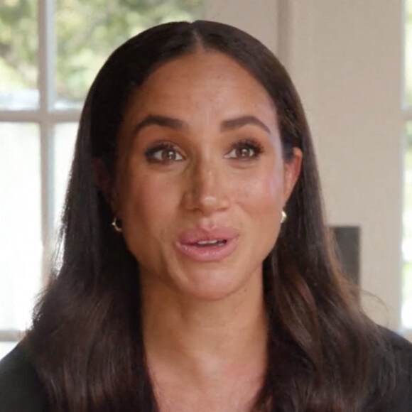 Meghan Markle révèle son goût prononcé pour le Scrabble dans une vidéo pour le magazine "Variety". Elle a confié que sa comédie romantique préférée est "Quand Harry rencontre Sally" et J.Roberts dans n'importe quel film. A propos du Scrabble, elle a dit "C'est quelque chose que j'aime depuis longtemps" avant d'ajouter "J'adore cuisiner. Je ne sais pas si beaucoup de gens le savent. Peut-être qu'ils le savent mais je fais une sauce bolognaise vraiment (incroyable) !". Le 19 octobre 2022. 
