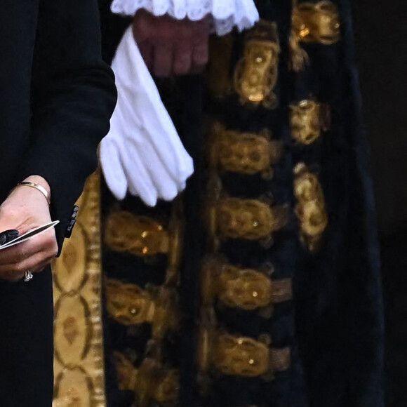 Le prince Harry, duc de Sussex et Meghan Markle, duchesse de Sussex - Sortie - Procession cérémonielle du cercueil de la reine Elisabeth II du palais de Buckingham à Westminster Hall à Londres, où les Britanniques et les touristes du monde entier pourront lui rendre hommage jusqu'à ses obsèques prévues le 19 septembre 2022. Le 14 septembre 2022. 