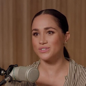 Elle avait notamment évoqué des inquiétudes de certains concernant la couleur de peau d'Archie avant même sa naissance
Meghan Markle réalise le premier épisode de son podcast "Archetypes" portant sur S.Williams. Los Angeles. Le 23 août 2022. 