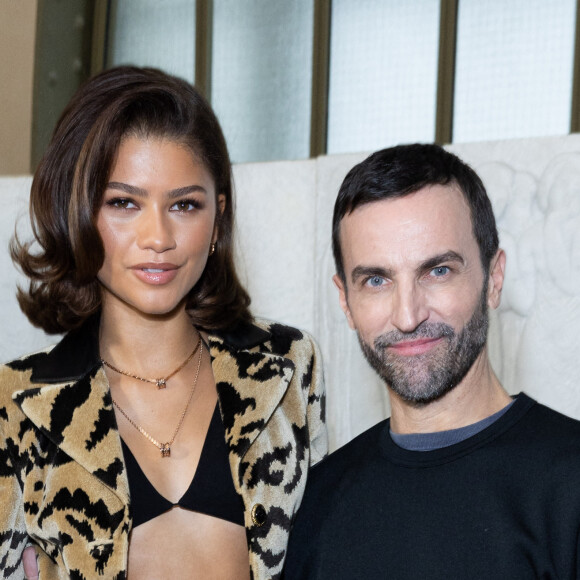 Le styliste designer Nicolas Ghesquière a pu compter sur la venue de la star Zendaya
Le styliste designer Nicolas Ghesquière et Zendaya - Greeting du défilé Louis Vuitton prêt-à-porter automne-hiver 2023/2024 lors de la Fashion Week de Paris (PFW), à Paris, France, le 6 mars 2023.