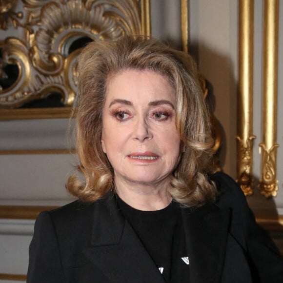 Catherine Deneuve - Front Row du défilé Louis Vuitton prêt-à-porter automne-hiver 2023/2024 lors de la Fashion Week de Paris (PFW), à Paris, France, le 6 mars 2023. © Bertrand Rindoff/Bestimage
