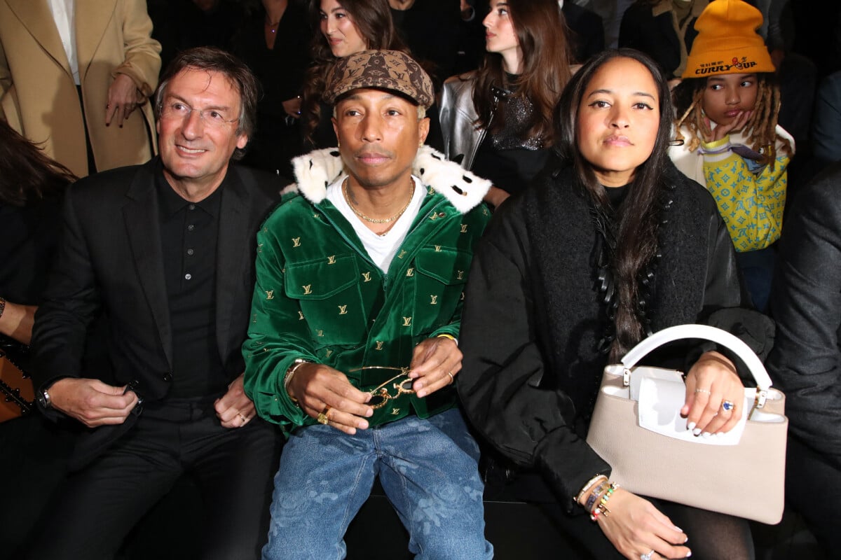 Photo : Pietro Beccari (PDG de Louis Vuitton), Pharrell Williams, Helen  Lasichanh et leur filsRocket Ayer Williams - Front Row du défilé Louis  Vuitton prêt-à-porter automne-hiver 2023/2024 lors de la Fashion Week