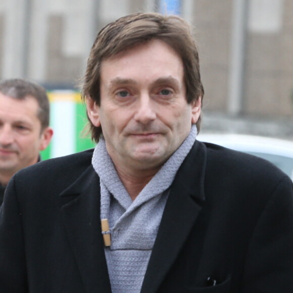 Le magistrat désigné pour statuer sur le référé-detention a estimé qu'il n'y avait pas lieu de suspendre l'ordonnance de mise en liberté jusqu'à l'audience de la chambre de l'instruction.
Pierre Palmade lors des obsèques de Véronique Colucci au cimetière communal de Montrouge, le 12 avril 2018.