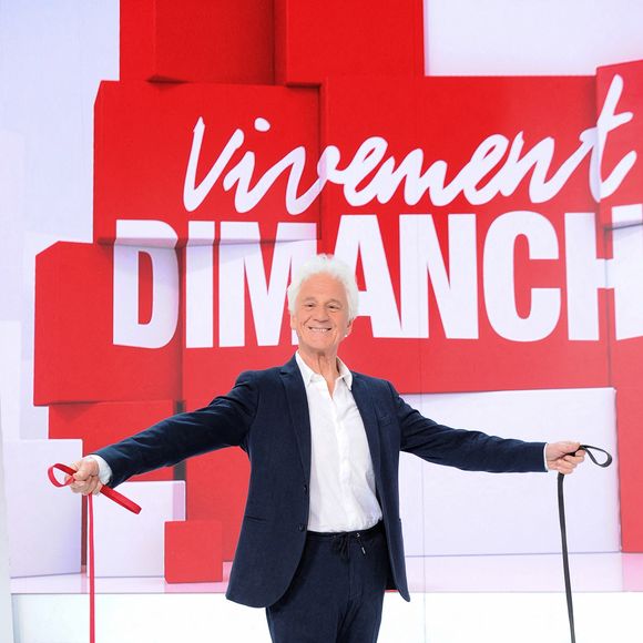 Caroline poste régulièrement des photos de Gérard Lenorman sur son compte Instagram.
Exclusif - Gérard Lenorman , son chien Tilou et la chienne de Michel Drucker Isia - Enregistrement de l'émission "Vivement Dimanche" présentée par M.Drucker et diffusée le 30 janvier sur France 2. Le 21 janvier 2022 © Guillaume Gaffiot / Bestimage 