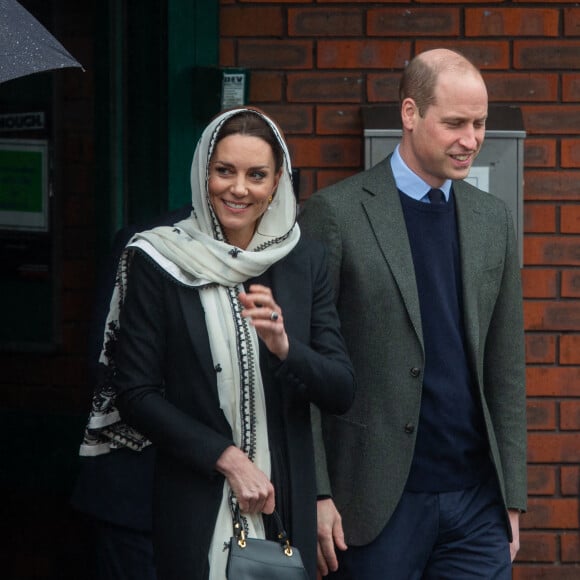 Kate et William, très touchés par le drame survenu en Syrie et en Turquie le mois dernnier, ont apporté leur soutien aux ONG venant en aide aux victimes des séismes qui ont fait plus de 50 000 morts
Le prince William, prince de Galles, et Catherine (Kate) Middleton, princesse de Galles, à la sortie du centre Hayes Muslim après une visite pour voir le travail de secours en Turquie et en Syrie par diverses ONG, à Londres, Royaume Unis, le 8 mars 2023. © Tayfun Salci/Zuma Press/Bestimage