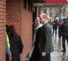 La maman de 3 enfants portait une robe Alexander McQueen noire assortie à un long manteau. En clin d'oeil à la communauté musulmane, elle avait accompagné sa tenue d'une étole XXL noire et blanche qu'elle avait ajustée en voile
Le prince William, prince de Galles, et Catherine (Kate) Middleton, princesse de Galles, arrivent au centre Hayes Muslim pour une visite pour voir le travail de secours en Turquie et en Syrie par diverses ONG à Londres, Royaume Unis, le 8 mars 2023. © Tayfun Salci/Zuma Press/Bestimage 