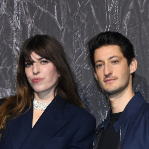 Lou Doilon et Pierre Niney - Vernissage de l'exposition Ruinart "Promenade en Champagne" au Carreau du Temple à Paris. Le 9 mars 2023 © Giancarlo Gorassini / Bestimage