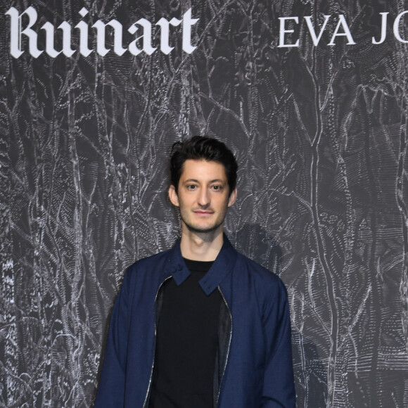 Pierre Niney - Vernissage de l'exposition Ruinart "Promenade en Champagne" au Carreau du Temple à Paris. Le 9 mars 2023 © Giancarlo Gorassini / Bestimage