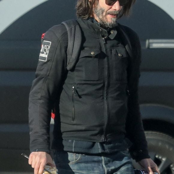 Exclusif - Keanu Reeves retrouve des amis motards à Los Angeles, le 21 décembre 2022. 