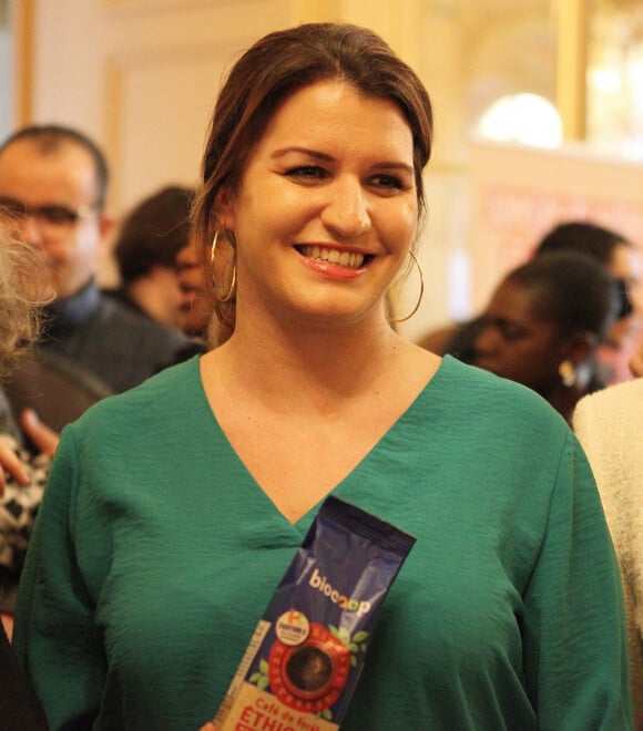 Marlène Schiappa, secrétaire d'Etat, chargée de l'Économie sociale et solidaire et de la Vie associative, inaugure le 1er marché de Noël durable et responsable à Paris, France, le 7 décembre 2022. © Jonathan Rebboah/Panoramic/Bestimage