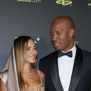 Didier Drogba et sa compagne Gabrielle Lemaire - Photocall de la 66ème cérémonie du Ballon d’Or au Théâtre du Chatelet à Paris le 17 octobre 2022. © Cyril Moreau/Bestimage