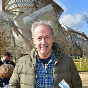 Gérard Klein lors du lancement de l'opération Kinder "Qui Court Donne !" au profit du Secours Populaire à la Grande Verrière du Jardin d'Acclimatation à Paris, le 2 mars 2016. © Giancarlo Gorassini/Bestimage