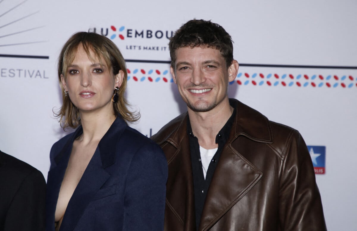 Photo : Agathe Rousselle était topless sur le tapis rouge Agathe Rousselle et Niels Schneider