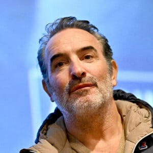 Jean Dujardin lors de l'avant-première du film "Les Chemins Noirs", dans lequel il a le rôle principal, réalisé par Denis Imbert, au cinéma Pathé Gare du Sud à Nice, le 26 janvier 2023. Ce film adapté d'un roman de Sylvain Tesson, raconte le voyage d'un écrivain à travers la France rurale, du Mercantour au Cotentin. Il sortira en salle le 22 mars. © Bruno Bebert/Bestimage 