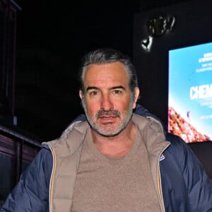 Jean Dujardin lors de l'avant-première du film "Les Chemins Noirs", dans lequel il a le rôle principal, réalisé par Denis Imbert, au cinéma Pathé Gare du Sud à Nice, le 26 janvier 2023. Ce film adapté d'un roman de Sylvain Tesson, raconte le voyage d'un écrivain à travers la France rurale, du Mercantour au Cotentin. Il sortira en salle le 22 mars. © Bruno Bebert/Bestimage 