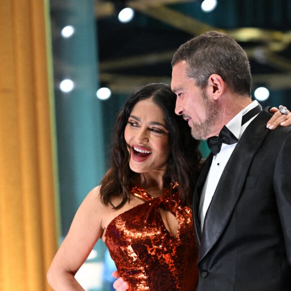 Salma Hayek et Antonio Banderas en backstage de la 95ème édition de la cérémonie des Oscars à Los Angeles au Dolby Theater le 12 mars 2023. 