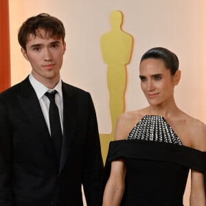 Jennifer Connelly était venue avec son fils Stellan sur le tapis rouge de la Cérémonie des Oscars 2023. @ ABACA