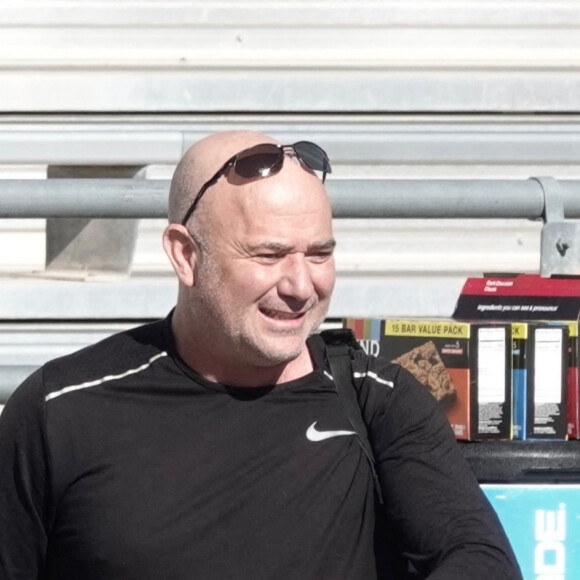 Exclusif - Andre Agassi et sa femme Steffi Graf donnent des cours de tennis à Las Vegas, Nevada, Etats-Unis, le 23 avril 2022.