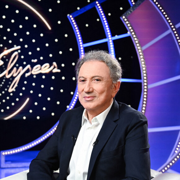 Exclusif - Michel Drucker lors de l'enregistrement de l'émission "Il était une fois "Champs-Elysées" au studio Gabriel, diffusée sur France 3 les 21 et 28 Décembre 2022. Paris. Le 5 décembre 2022. © Guillaume Gaffiot / Bestimage