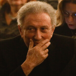 C'est à Eygalières, perle des Alpilles, que sa mère, sa petite soeur, et les parents de son épouse Dany Saval sont inhumés.
Exclusif - Michel Drucker - People au concert de Frédéric Zeitoun au Casino de Paris à Paris, France, le 5 décembre 2022. © Christophe Clovis / Bestimage