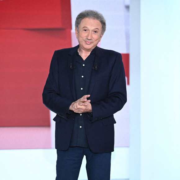 Exclusif - Michel Drucker - Enregistrement de l'émission "Vivement Dimanche" au Studio Gabriel, présentée par M.Drucker, et diffusée sur France 3, de 13h30 à 15h, le 28 août © Guillaume Gaffiot / Bestimage