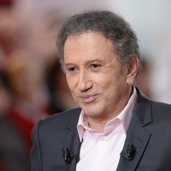 Michel Drucker - Enregistrement de l'émission "Vivement Dimanche", qui sera diffusée le 10 janvier 2016, au studio Gabriel à Paris, le 6 janvier 2016. © Guirec Coadic/Bestimage
