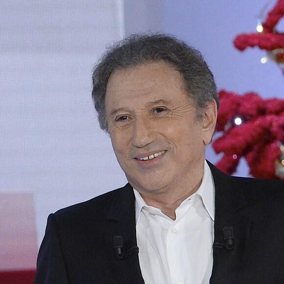 Michel Drucker - Enregistrement de l'émission "Vivement Dimanche" à Paris le 21 Décembre 2015 et qui sera diffusée le 27 Décembre 2015. © Coadic Guirec / Bestimage 