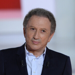 Michel Drucker - Enregistrement de l'émission "Vivement Dimanche" à Paris le 02 Juin 2015 et qui sera diffusée le 28 juin 2015. Invité principal David Pujadas 