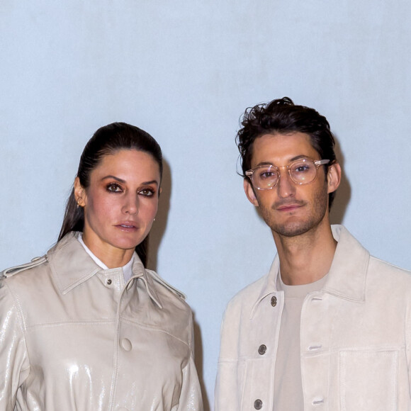 Pierre Niney et sa compagne Natasha Andrews - Photocall du défilé de mode Hommes "AMI" prêt-à-porter automne-hiver 2023-2024 lors de la fashion week de Paris. Le 19 janvier 2023. © Olivier Borde / Bestimage