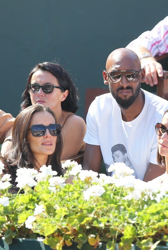 En 2014, lors d'une sortie en couple à Roland-Garros, Barbara était très brune
Nicolas Anelka et sa femme Barbara - La France a remporté la demi-finale de la Coupe Davis face à la République tchèque à Roland Garros à Paris, le 13 septembre 2014. Jo-Wilfried Tsonga et Richard Gasquet ont gagné le double et obtiennent ainsi leur place pour la finale.