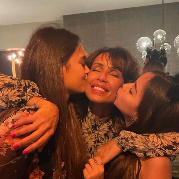 Mère de deux adolescentes, elle a trouvé sa place dans sa famille comme dans son métier
Sonia Rolland et ses deux filles Tess et Kahina